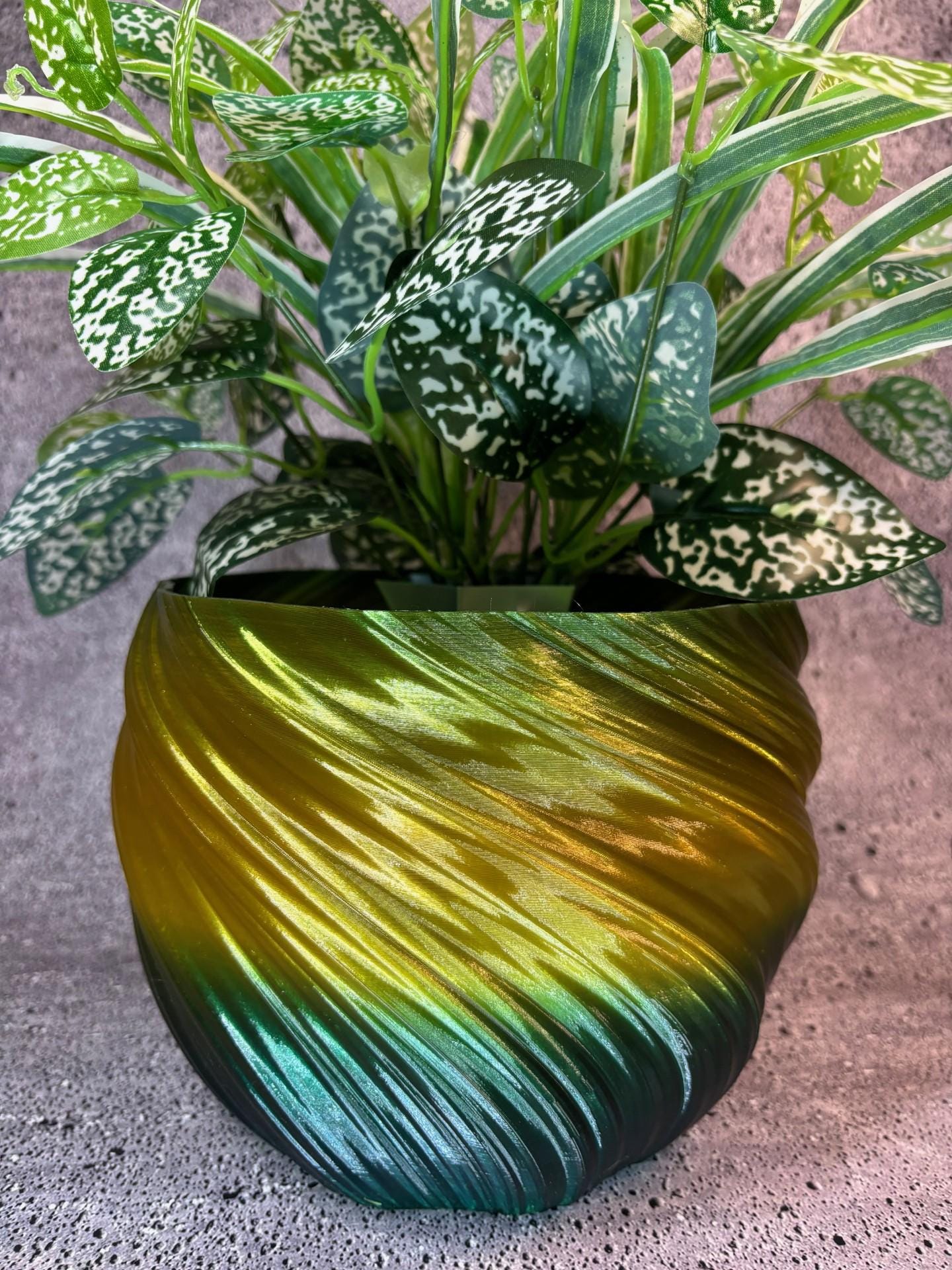 Large Twisted Flowerpot for Plants of All Kinds (yellow, Green