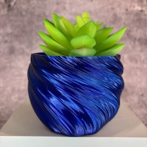 Small Twisted Flower Pot for Plants of all kinds (Crystal Blue color) - 4" Diameter by 3" Tall