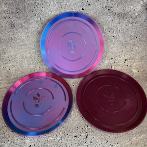 Eén 9-inch schotel (geassorteerd) - lekbak, schaal; VS-winkel; plantenbak schotel