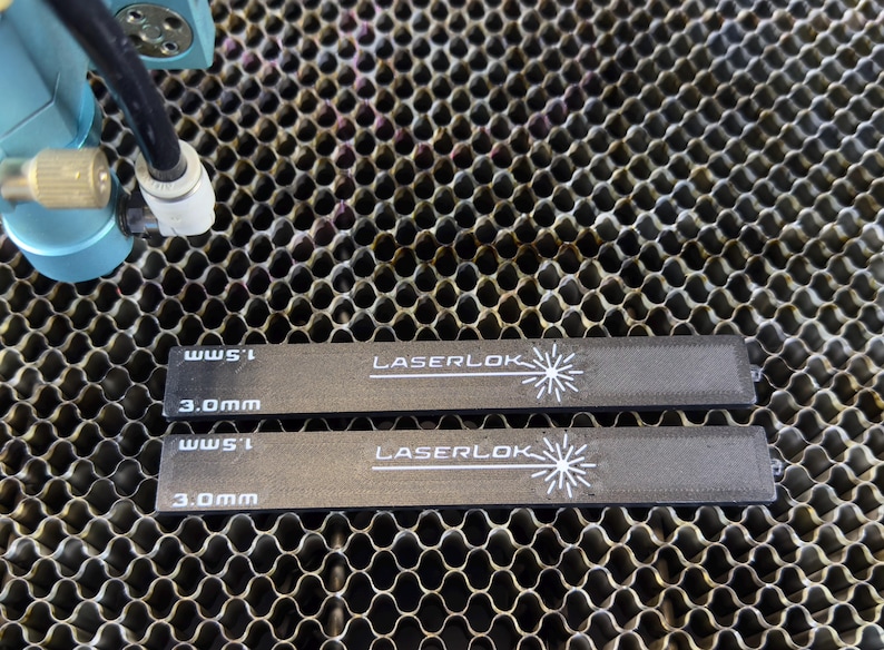 LaserLok ™ Magnetische Halteleisten für Laserschneid- und Lasergravurwerkzeug, Maker Lieferungen 2 Bar Set
