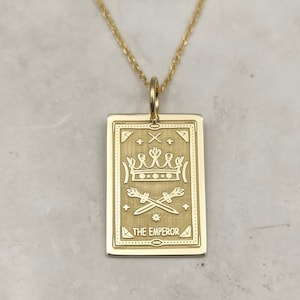 Collar de emperador de cartas de tarot de oro de 14K, colgante rectangular de tarot de emperador de oro real, joyería de cartas de emperador personalizada, colgante de regalo de cartas de tarot