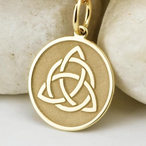 14K Solid Gold Triquetra Halskette, Irishtrinity-Knoten-Anhänger, keltischer Triquetra-Charme, keltischer Knoten-Medaillon, personalisierter keltischer Schmuck
