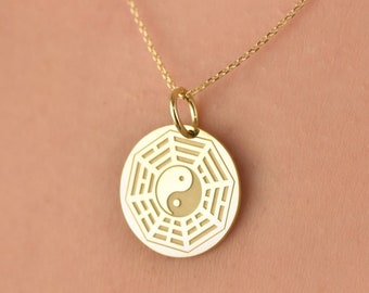 Collar Yin Yang I Ching de oro de 14K, colgante de trigrama Yin Yang, collar de medalla Bagua, joyería Feng Shui, medallón chino de oro, regalo Yin Yang