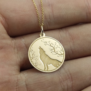 14K Solid Gold Howling Wolf Pendant, Personalized Wolf Disc Necklace, Engraved Wild Animal Coin Jewelry, Gold Dainty Wild Wolf Necklace
