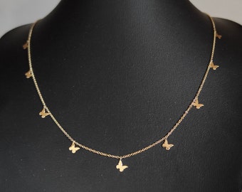 Gargantilla de mariposa dorada, colgante de oro macizo de 14 quilates, collar de mariposa, dije de mariposa dorada, collar de capas de oro, delicado collar de mariposa