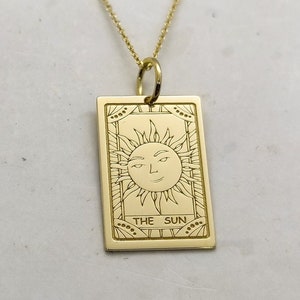 14K gouden tarotkaart zon ketting, echt gouden zon tarotkaart hanger, gepersonaliseerde zon charme, sierlijke zon cadeau sieraden, aangepaste zon ketting