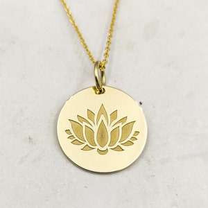14K Solid Gold Lotus Blume Halskette, Gold Münze Blume Anhänger, personalisierte Lotus Blume Schmuck, Yoga Halskette, Gold Lotus Blume Halskette