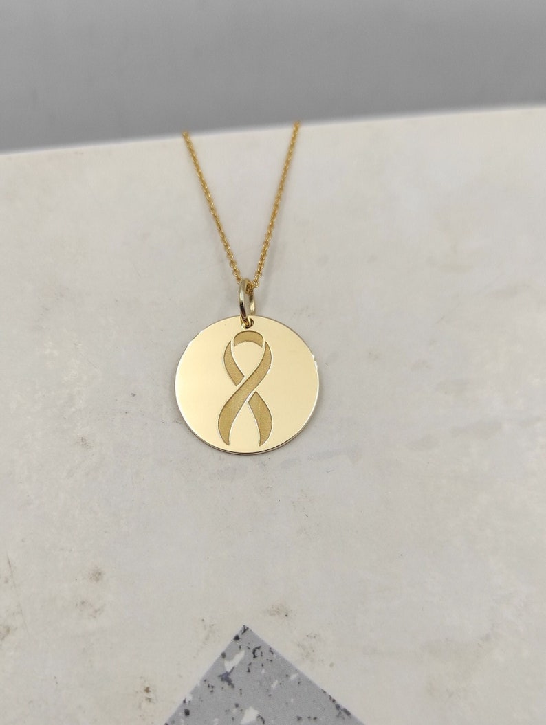 Collier ruban cancer en or massif 14 carats, pendentif survivant du cancer, breloque symbole du cancer du sein, bijoux ruban, collier ruban de sensibilisation image 1