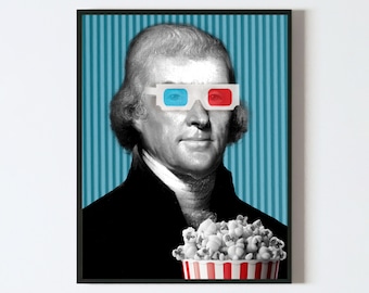 Puede incluir: Un retrato en blanco y negro de un hombre con gafas 3D y sosteniendo un cubo de palomitas de maíz a rayas rojas y blancas. El fondo es un patrón de rayas azules y blancas.