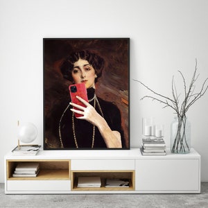 May include: A painting of a woman in a dark dress with a pearl necklace, holding a red iPhone with a book cover case. The phone case has the text "NON SO SE LA MIA VITA SIA UN SOGNO O UN INCUBO" written on it.