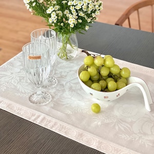 Williams Sonoma Tablerunner Vintage Floral Rare Gentle Pink Color NEW