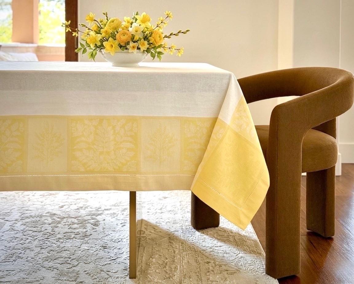 Williams Sonoma Jacquard Tablecloth 70x90