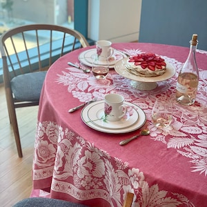 Williams Sonoma Jacquard Tablecloth Vintage Floral Red 70x108“ NEW