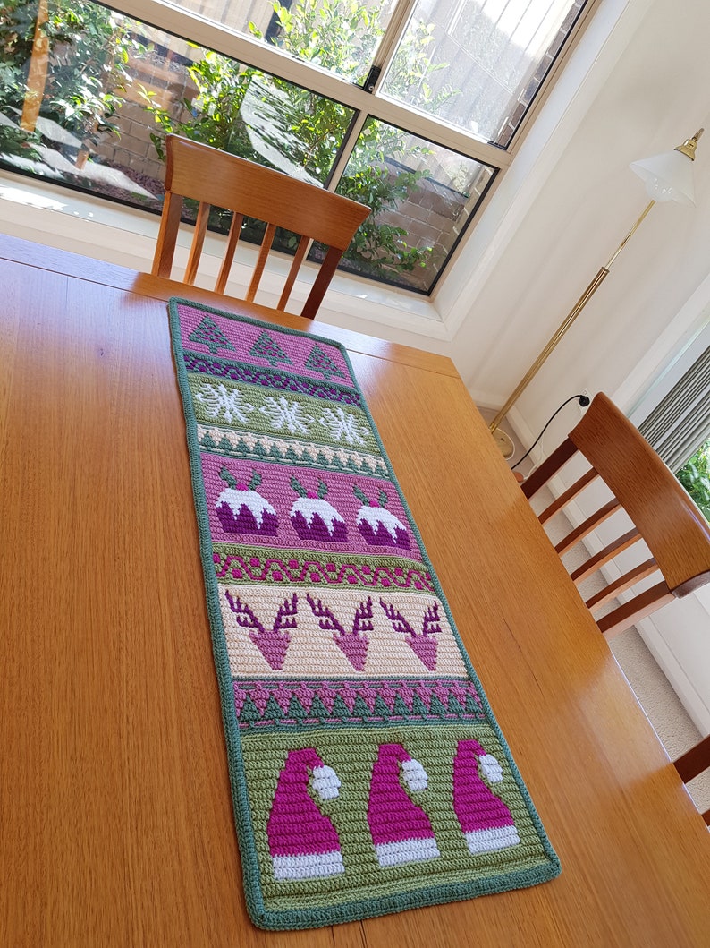 Mosaic Crochet Christmas Table Runner Pattern image 1