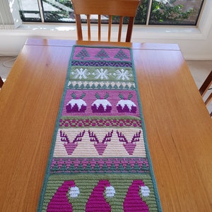 Mosaic Crochet Christmas Table Runner Pattern image 2