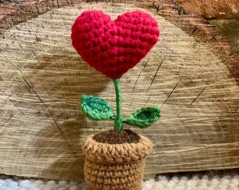 Crochet heart plant/Crochet heart/Tiny plant