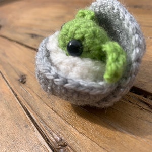 Crochet The Child / Mandalorian / Star Wars / Baby Yoda image 3