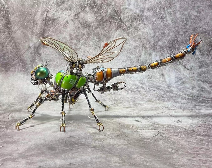 Mechanical Dragonfly Mutant, Sci-Fi Fantasy Figurine, 3D Robot Creature Animal, Biomechanical Sculpture Model, Table Home Biology Art Decor