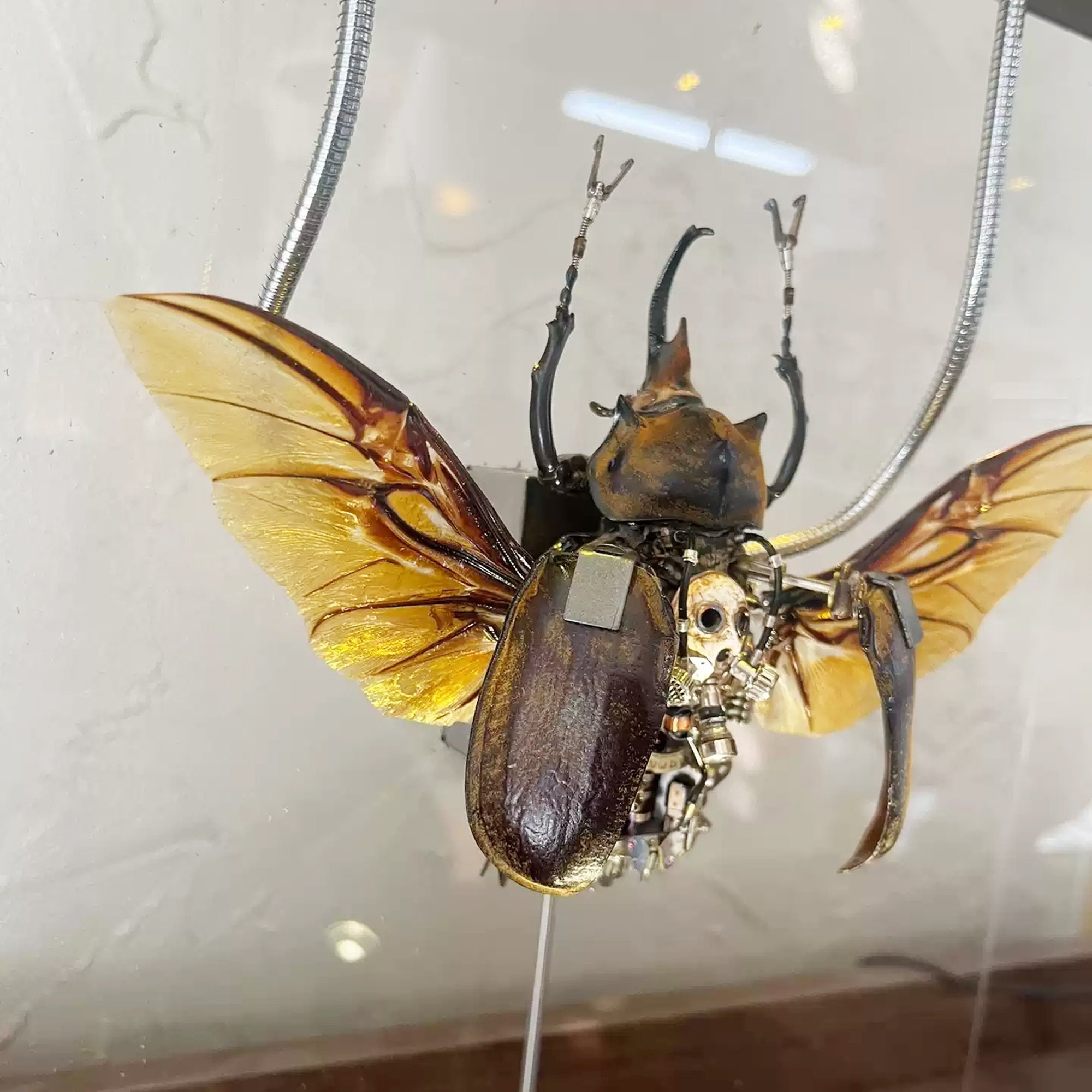 ニュージーランド製｜ハンドクラフト金属彫刻｜ウェタ（昆虫オブジェ）
