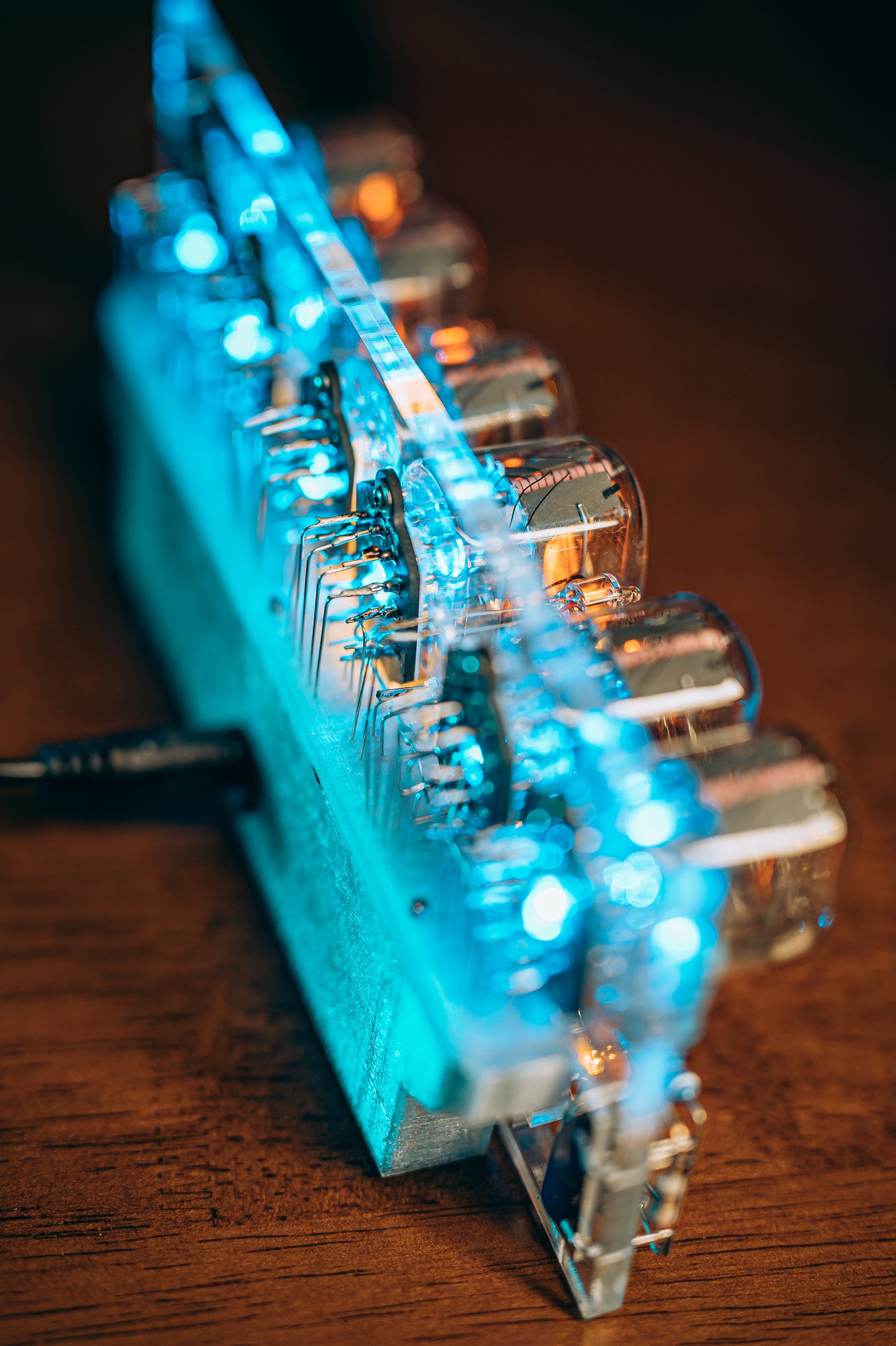 In12 Nixie Tube Clock Cyberpunk Retro Desktop Vacuum-tube Clocks Glass Creative DIY Glow Tube Clock Nostalgic Handmade Gift