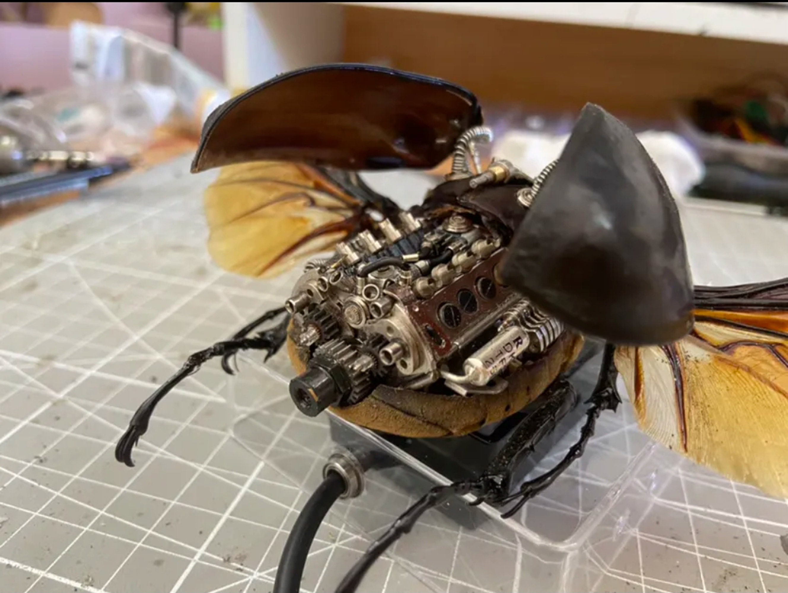スチームパンク サイボーグ メカニカル ビートル 昆虫 虫 V8 エンジン