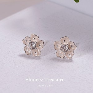 925 Sterling Silver Minimalist Flower Earrings Stud image 9