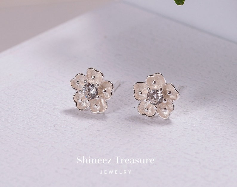 925 Sterling Silver Minimalist Flower Earrings Stud image 9