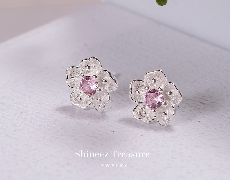 925 Sterling Silver Minimalist Flower Earrings Stud image 1