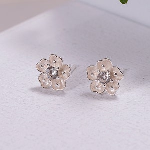 925 Sterling Silver Minimalist Flower Earrings Stud image 6