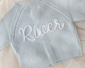 Send-in service for: hand embroidered name (knitwear NOT included - send yours to us)