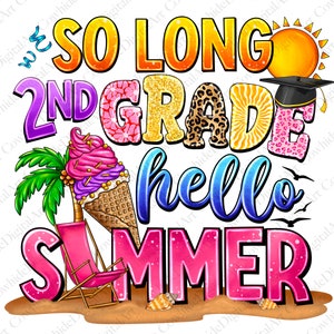 Könnte beinhalten: Ein farbenfrohes Grafikdesign mit dem Text "We're so long 2nd grade hello summer". Das Design zeigt eine Abschlusscap, eine Sonne, einen Eisbecher, einen Strandstuhl und Muscheln.