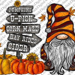 Może przedstawiać: Aquarela przedstawiająca gnoma w czapce w paski trzymającego znak z napisem "Dynie, U-Pick, Labirynt kukurydzy, Przejażdżki na wozie z sianem, Cydr". Na pierwszym planie znajdują się dynie.