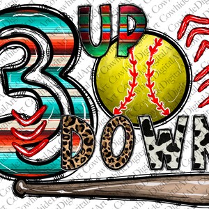 Puede incluir: Un dise&ntilde;o gr&aacute;fico colorido con los n&uacute;meros "3" y "UP" junto con una pelota de b&eacute;isbol y un bate. Los n&uacute;meros est&aacute;n decorados con un patr&oacute;n del suroeste, la pelota de b&eacute;isbol es amarilla con costuras rojas y el bate es marr&oacute;n. Las palabras "DOWN" est&aacute;n escritas en estampado de leopardo y estampado de vaca.