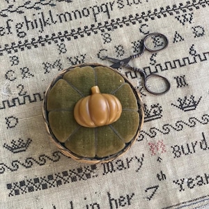 Little Pumpkin - Thread Waxer by Stacy Nash Designs / 2022  Needlework Expo release