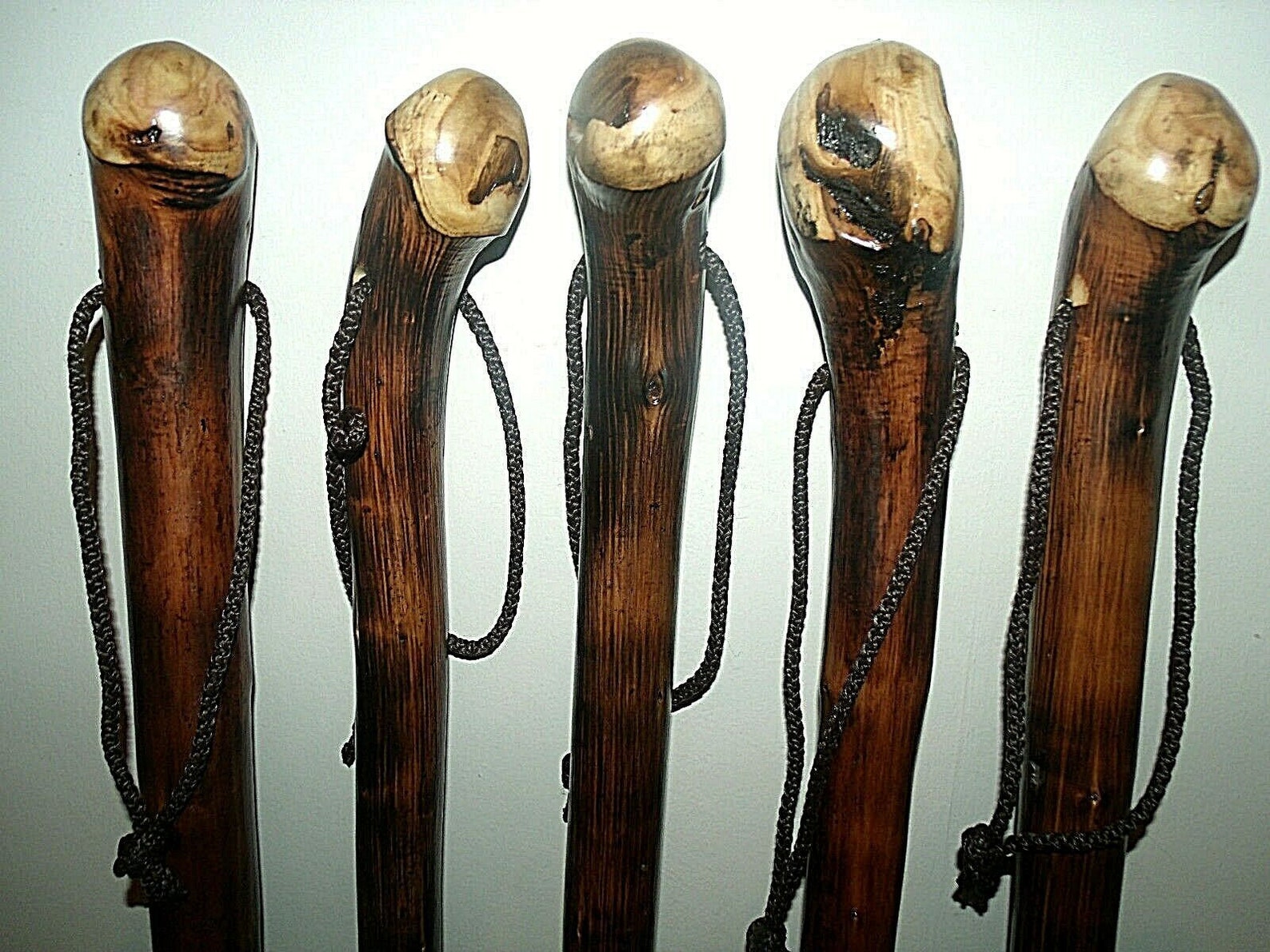 Bâton de marche en bois de châtaignier massif AID Bâton | Etsy