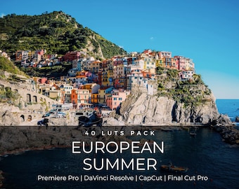 Peut inclure: Une couverture de produit numérique montrant un village côtier aux bâtiments colorés sur une falaise surplombant la mer. Le texte indique : 40 LUTS PACK EUROPEAN SUMMER Premiere Pro | DaVinci Resolve | CapCut | Final Cut Pro sous un ciel bleu.