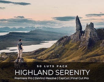 Peut inclure: Un pack de produits numériques intitulé 50 LUTS PACK HIGHLAND SERENITY pour Premiere Pro, DaVinci Resolve, CapCut et Final Cut Pro. L'image montre une personne debout sur une falaise rocheuse surplombant un vaste paysage avec des montagnes et un lac.