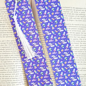 Alien Bookmark, Space Bookmark, Moon Bookmark, Cool Bookmarks, Gift for Reader, Reading Accessories, Bookish Merch, Book Lover Gift