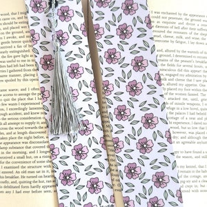 Floral Bookmark for Her, Flower Bookmark, Wildflower Bookmark, Nature Bookmark, Gift for Reader, Reading Accessories, Bookish Merch