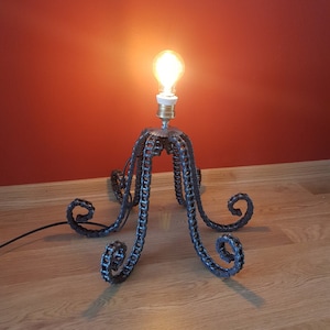 Die Octo-Lampe Tischlampe-Steampunk Lampe-Edison Lampe-Rustic Wohndekor-Geschenk für Männer-Farmhaus Dekor-Wohndekor-Schreibtischzubehör-Industri