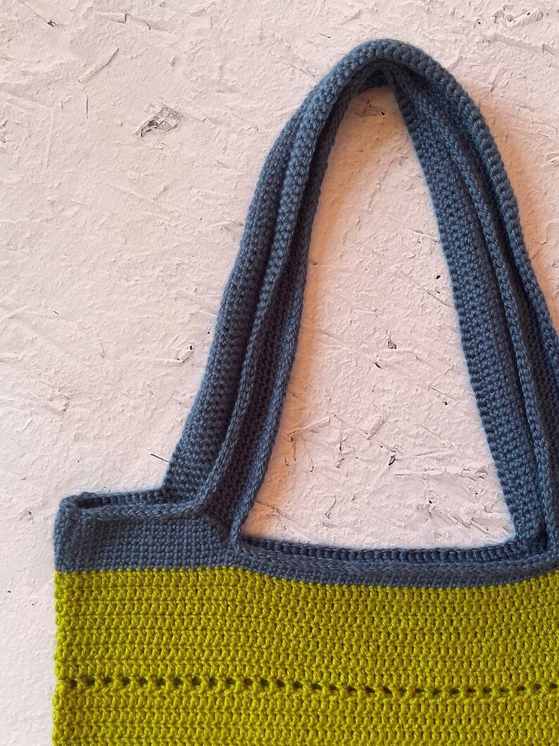 Hand crochet-knit tote bag (blue)