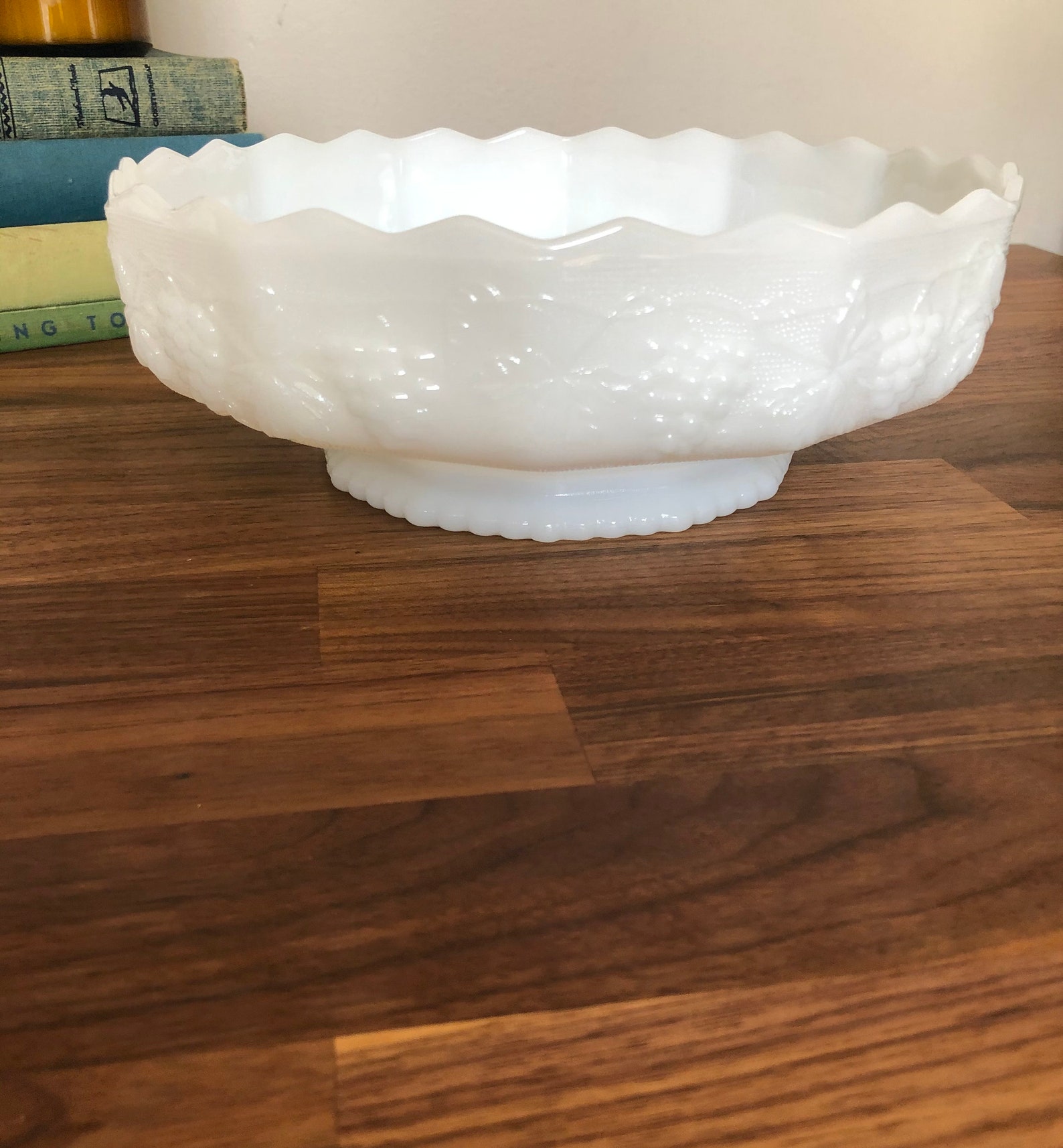 Large Round Vintage Milk Fruit Bowl Vintage Milk Glass With Etsy