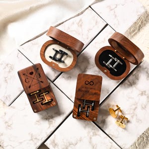 Aangepaste manchetknopen, goud zilver zwart manchetknopen set, manchetknopen bruidsjonkers, gepersonaliseerde manchetknopen trouwdag, gegraveerde manchetknopen, cadeau getuige