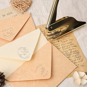 Grabador de bodas, grabador de sobres e invitaciones, grabador de monogramas, grabador de bodas personalizado, sello grabador, grabador de iniciales, regalo de boda