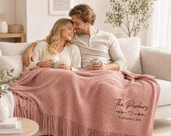 Coperta nuziale personalizzata, coperta personalizzata per la coppia con i nomi di famiglia, coperta lavorata a maglia ricamata, regalo di nozze per la coppia, regalo per addio al nubilato