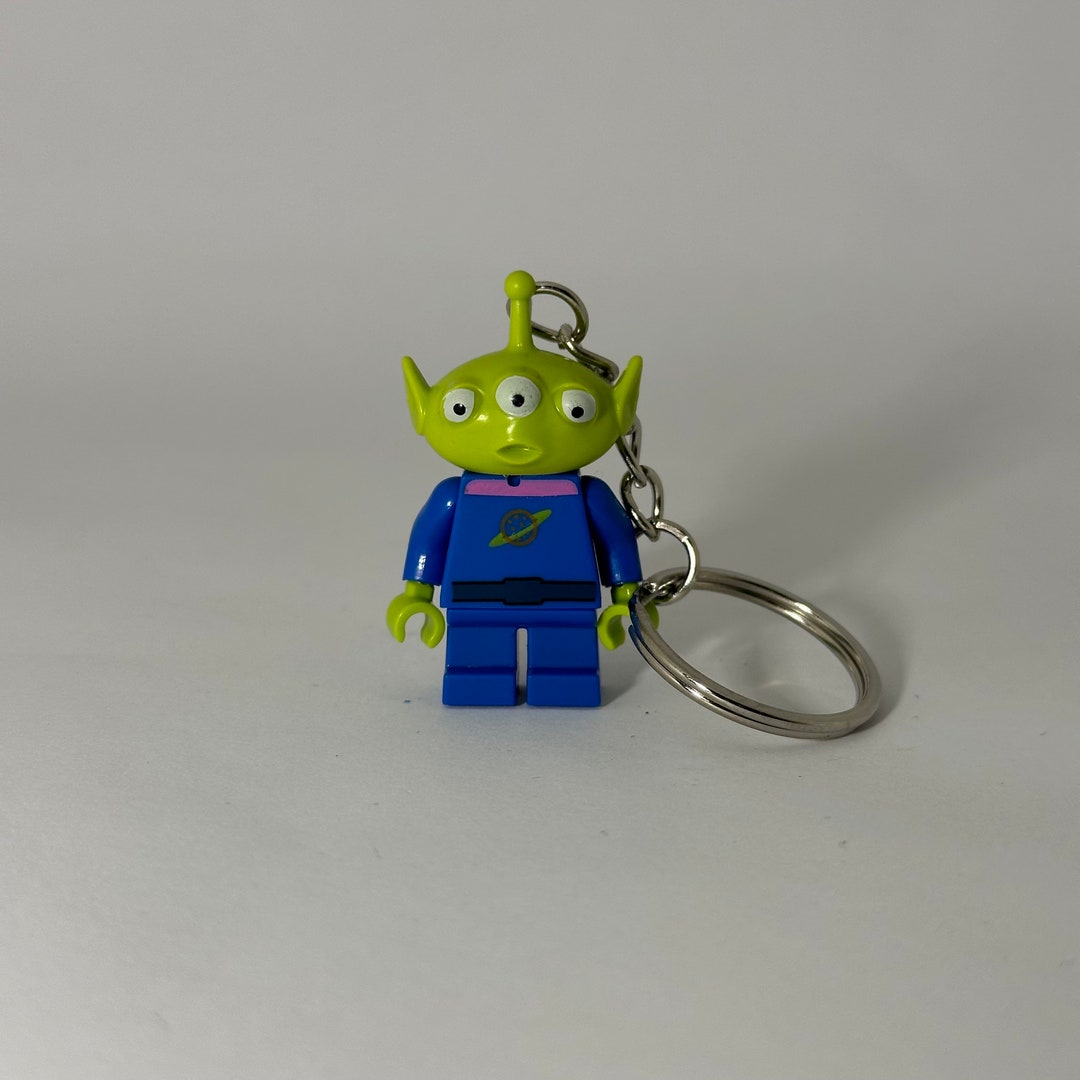 トイ・ストーリー キーホルダー ミニフィギュア ① Toy Story Alien Mini Figure Keychain - Geek Nerd Retro - Buzz