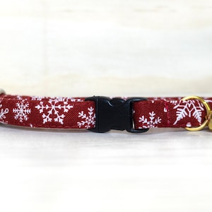 Christmas Breakaway Cat Collar with Bell “Red Christmas Snowflakes” / Collar for Kitten, Cat, Large Cat