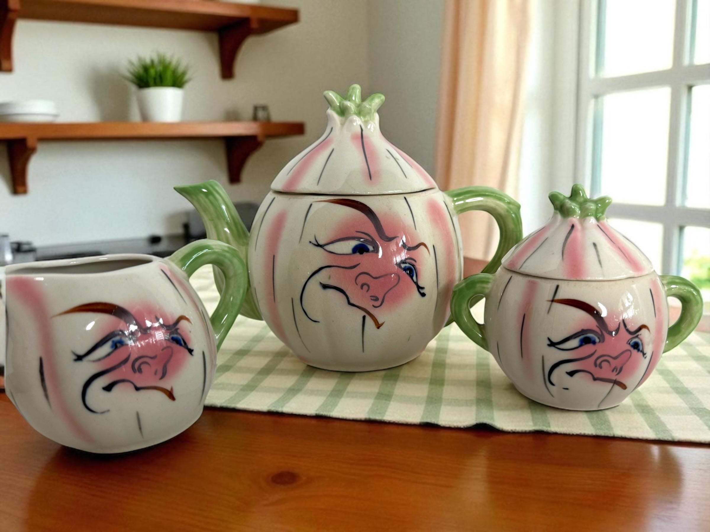 Vintage Holt Howard Anthropomorphic Garlic Onion Teapot Set: 1950s