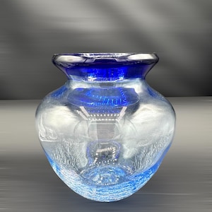 Vintage light cobalt blue  crackle glass vase/blue crackle glass/blue rim vase/blenko?/hand blown blue glass vase
