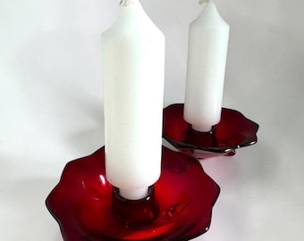 Candelabros vintage Fenton con forma de flor de loto rojo rubí / Candelabros cónicos rojos / Candelabros con pie
